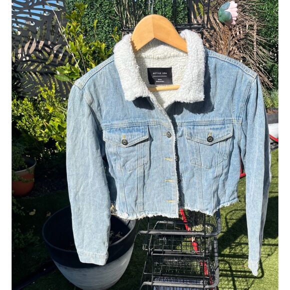 Size Small Sherpa Lined Cropped Denim Lightwash Jacket - Picture 1 of 5
